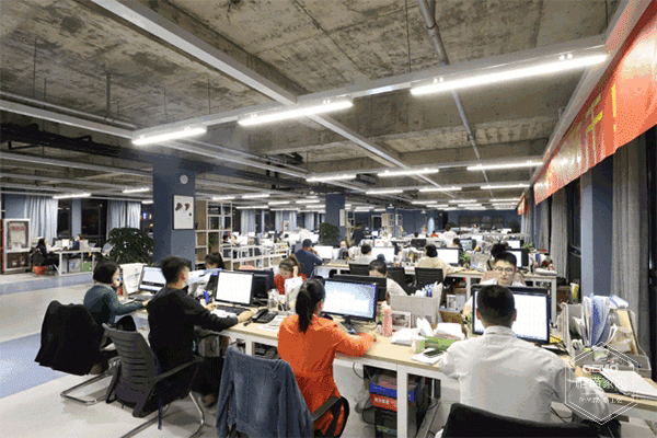 加班加點齊奮戰，團結一致迎沖刺