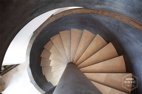 復式樓旋轉樓梯圖